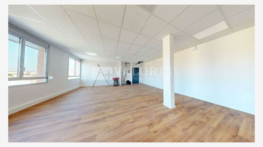 Bureaux de 113m² à louer à Décines-Charpieu centre