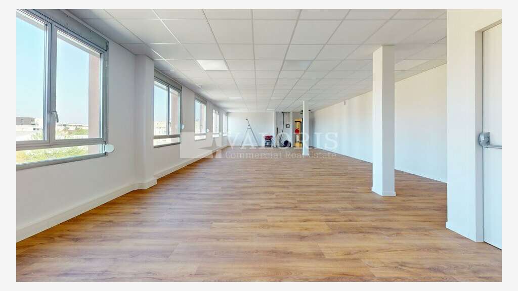 Bureaux de 113m² à louer à Décines-Charpieu centre