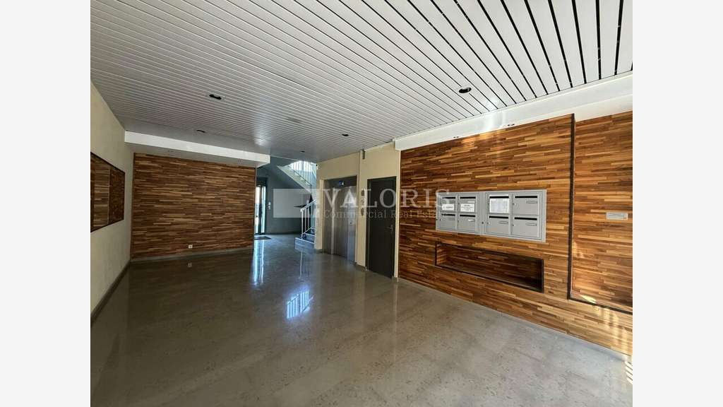 Bureaux de 113m² à louer à Décines-Charpieu centre
