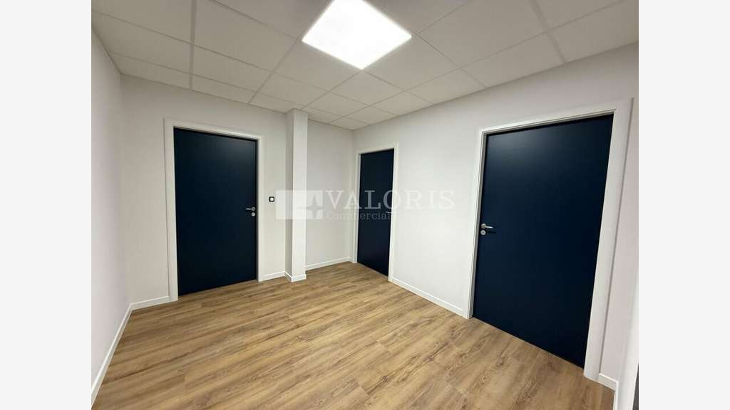 Bureaux de 113m² à louer à Décines-Charpieu centre