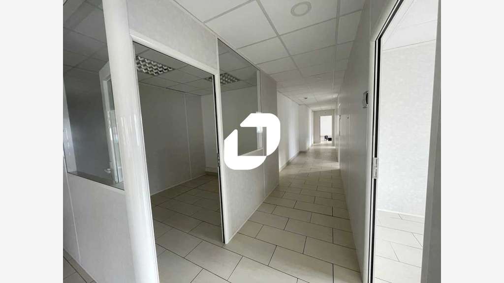 A louer Bureaux 380m² Decines charpieu