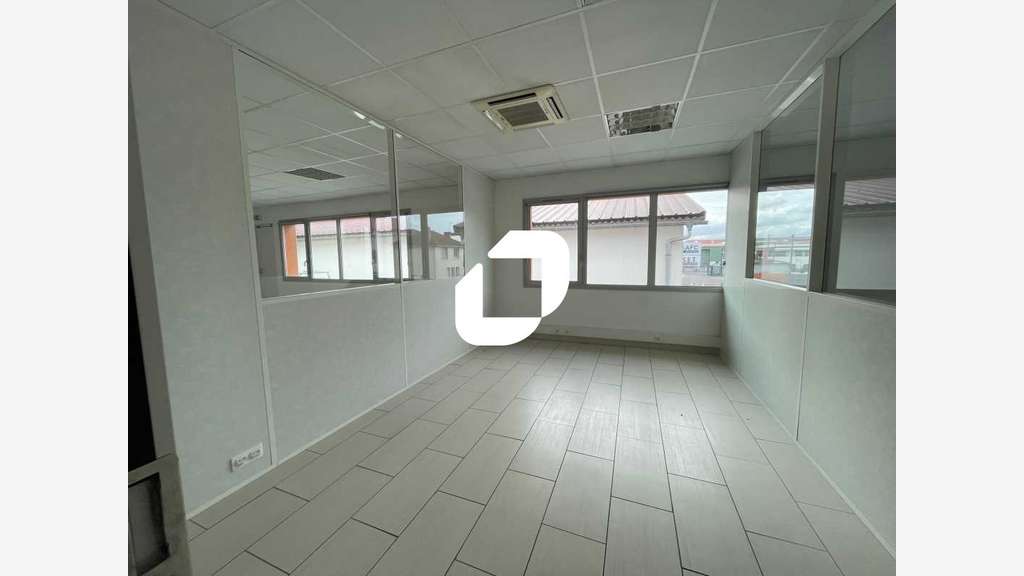 A louer Bureaux 380m² Decines charpieu