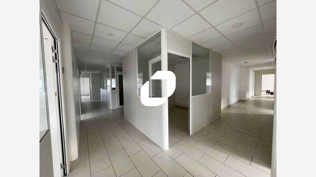 A louer Bureaux 380m² Decines charpieu