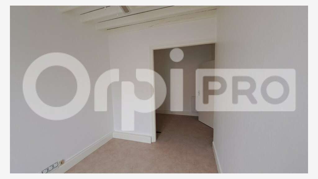 Bureau 30m² à louer à Désertines