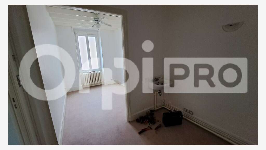 Bureau 30m² à louer à Désertines