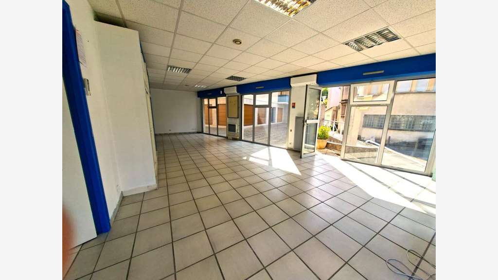 Emplacement N°1 -- Local professionnel / Bureau 