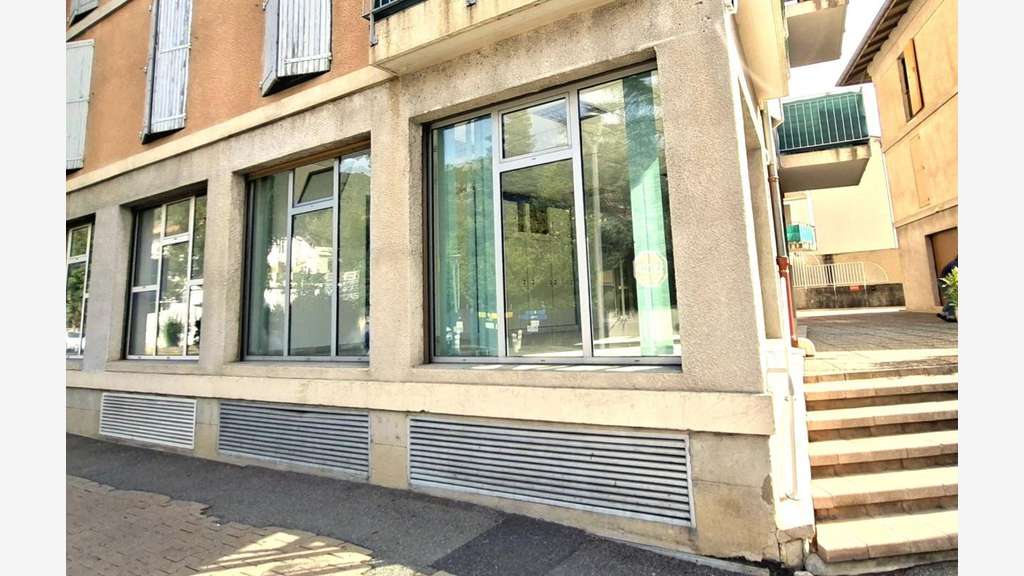 Emplacement N°1 -- Local professionnel / Bureau 