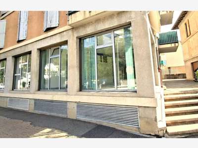 Emplacement N°1 -- Local professionnel / Bureau 