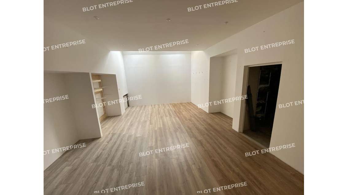 A louer local commercial de 89m² à Dinan centre