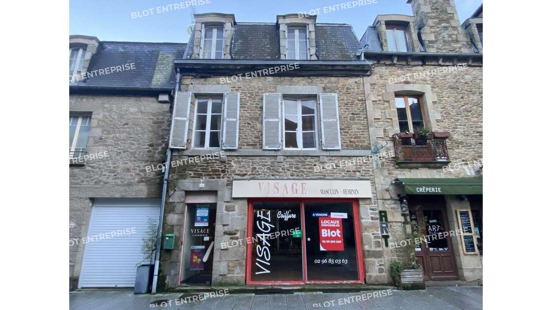 A louer cellule 60m² avec sous-sol à Dinan centre