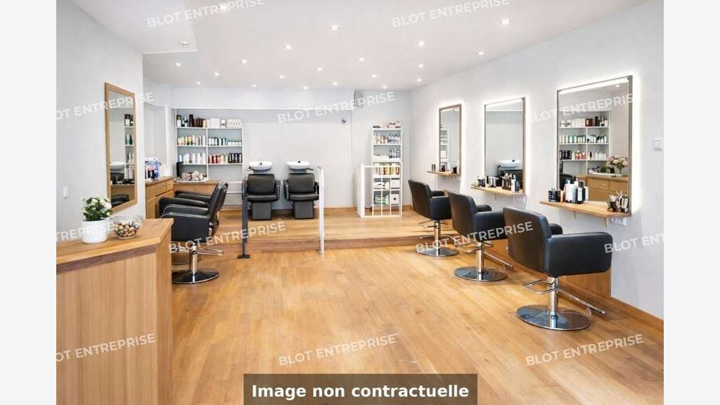 A louer cellule 60m² avec sous-sol à Dinan centre