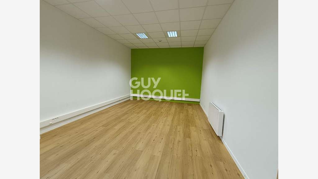 A louer bureaux récents 150m² RT2012 ZA Dinan