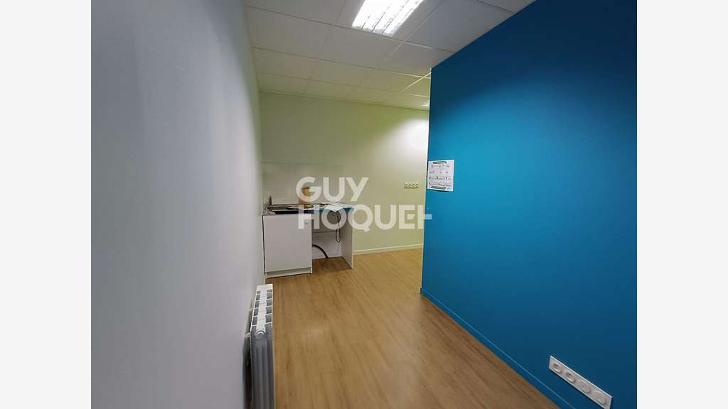 A louer bureaux récents 150m² RT2012 ZA Dinan