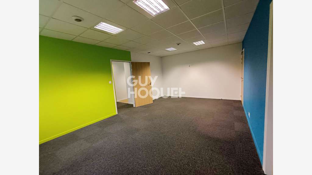 A louer bureaux récents 150m² RT2012 ZA Dinan