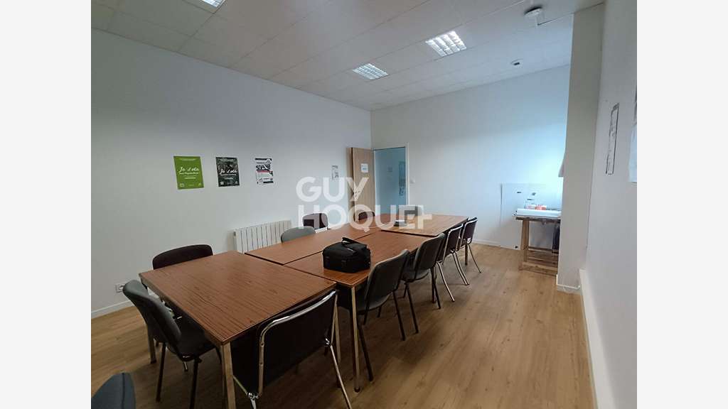 A louer bureaux récents 150m² RT2012 ZA Dinan