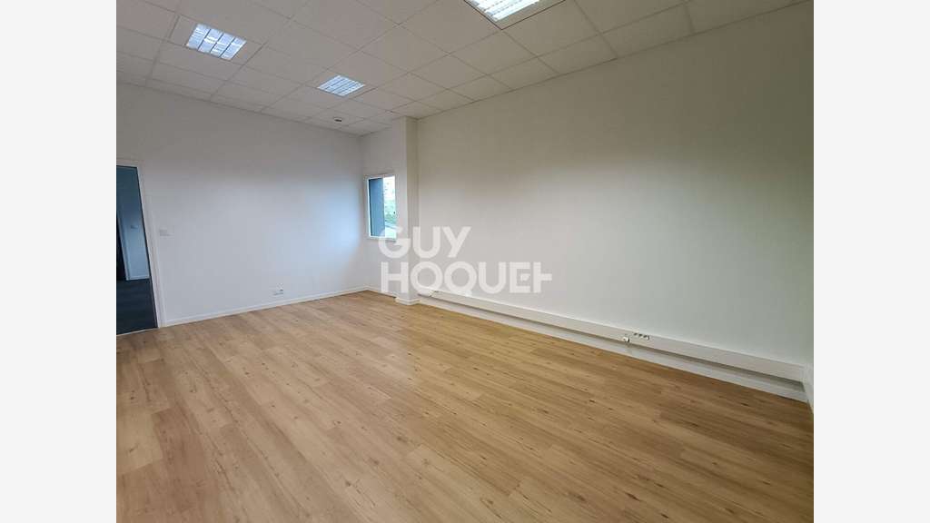 A louer bureaux récents 150m² RT2012 ZA Dinan