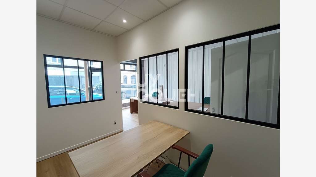 Location local commercial 47m² à Dinan