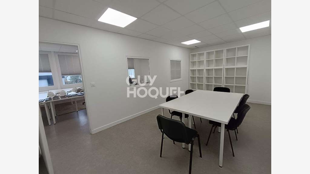 A louer bureaux rénovés 180m²+10 parkings à Dinan 