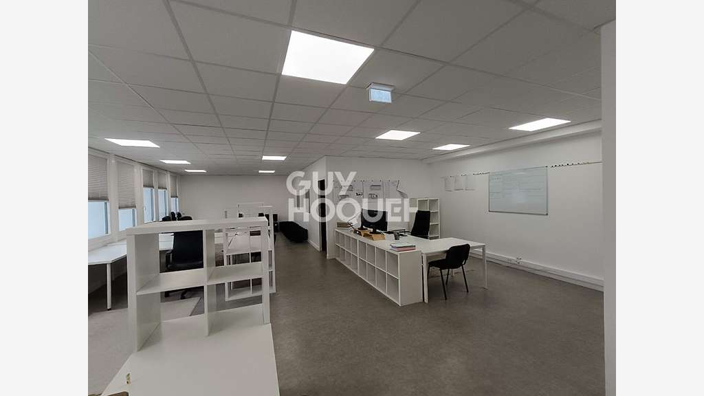 A louer bureaux rénovés 180m²+10 parkings à Dinan 