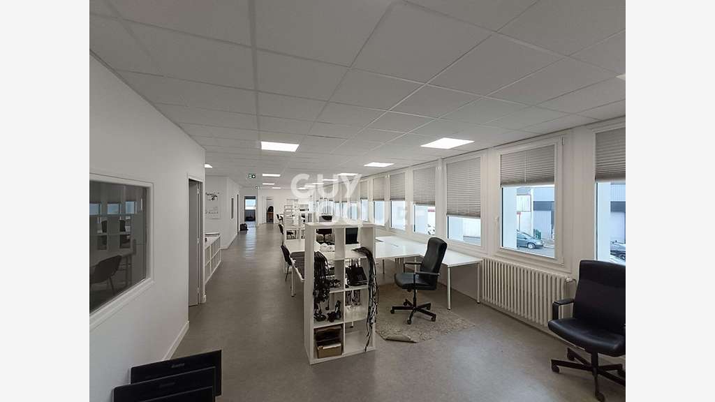 A louer bureaux rénovés 180m²+10 parkings à Dinan 