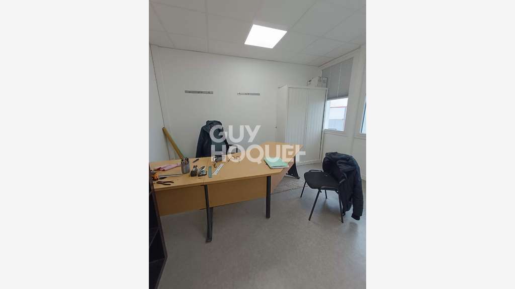 A louer bureaux rénovés 180m²+10 parkings à Dinan 