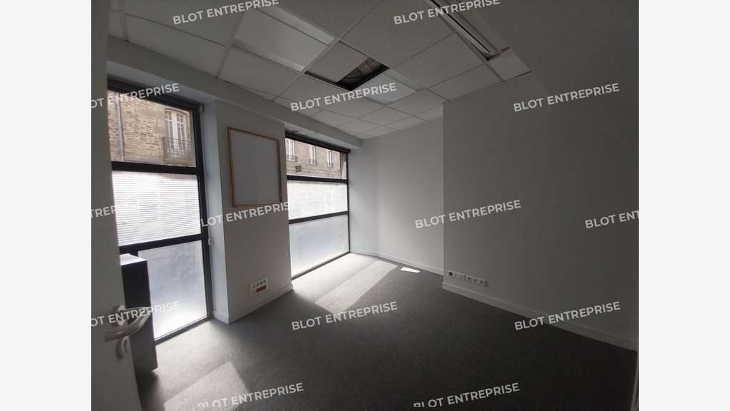 A LOUER - PLATEAU DE BUREAUX - DINAN CENTRE-VILLE