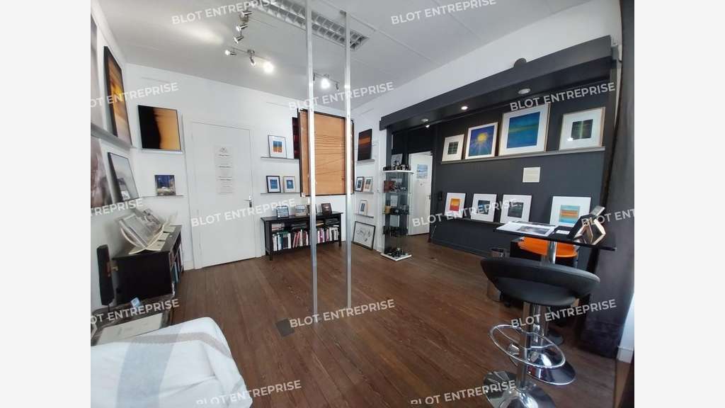 A LOUER - LOCAL COMMERCIAL - DINARD CENTRE-VILLE
