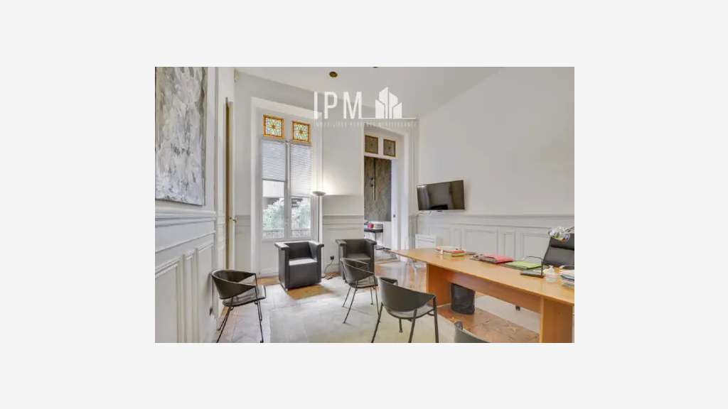 A louer bureaux divisibles 518m² 13006 Marseille