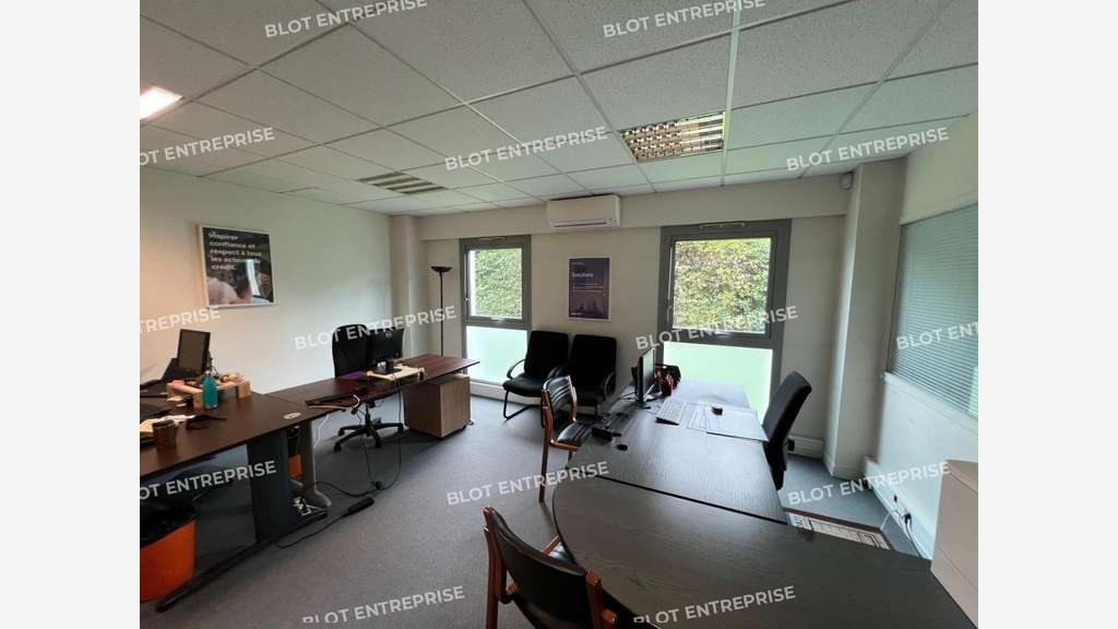 A louer bureaux 530m² divisibles à Nantes Est C7