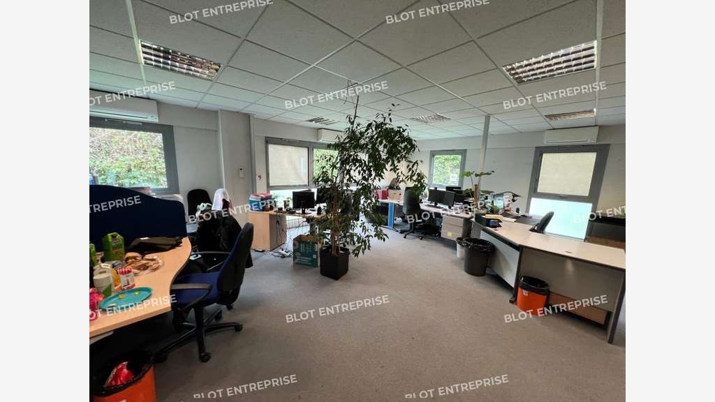 A louer bureaux 530m² divisibles à Nantes Est C7