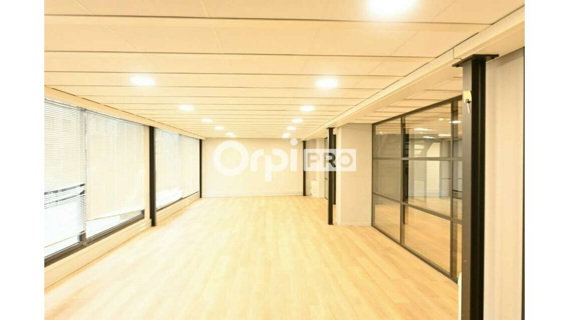 A louer plateau 375m² R+4 à Lyon 9e  l'Espace 