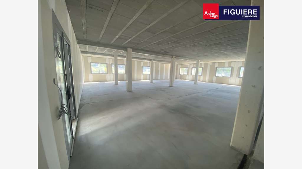A louer bureaux 460m² divisibles à Saint-Mitre