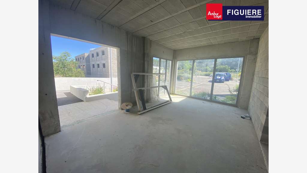 A louer bureaux 460m² divisibles à Saint-Mitre