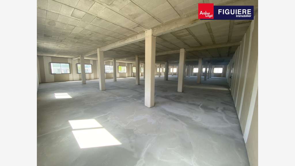 A louer bureaux 460m² divisibles à Saint-Mitre