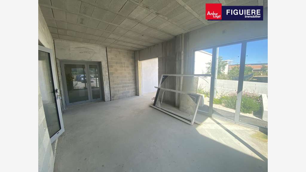 A louer bureaux 460m² divisibles à Saint-Mitre