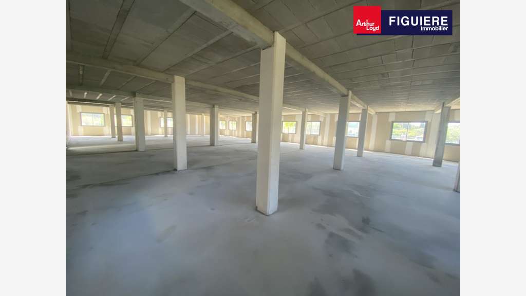 A louer bureaux 460m² divisibles à Saint-Mitre