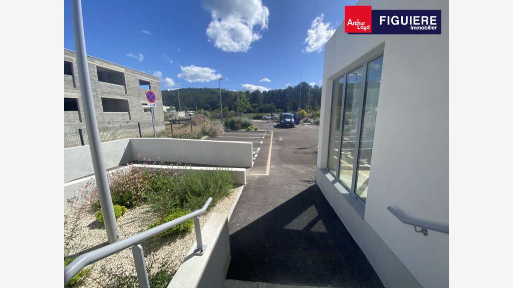 A louer bureaux 460m² divisibles à Saint-Mitre