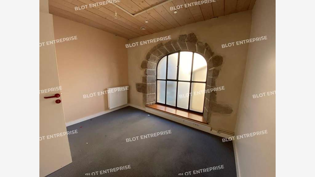 A louer bureaux 98m² à Dol-De-Bretagne centre
