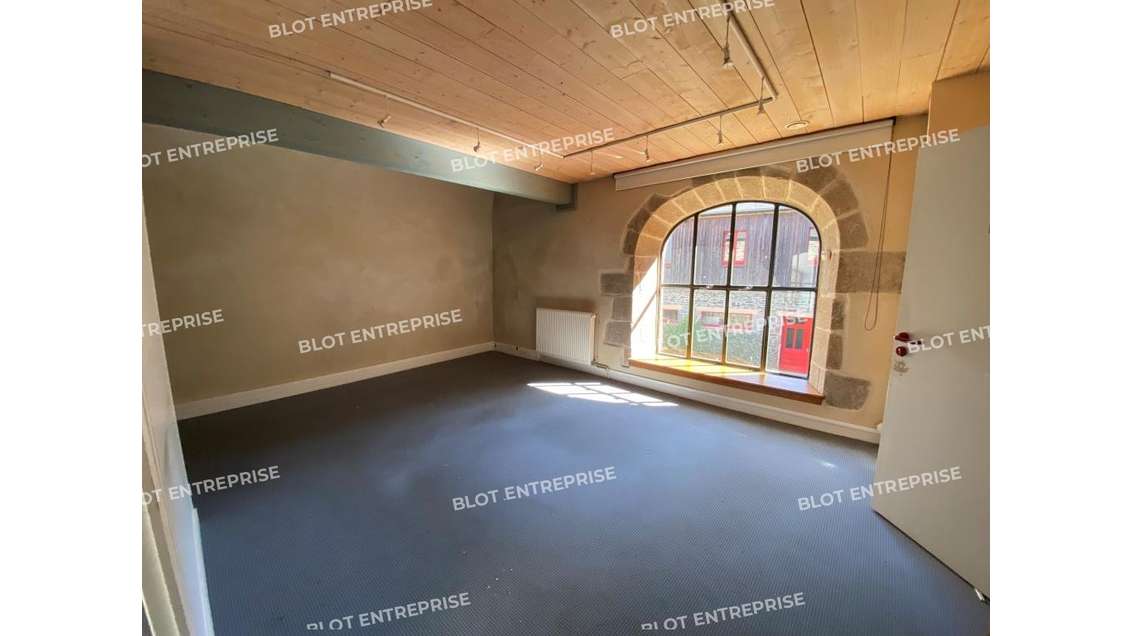 A louer bureaux 98m² à Dol-De-Bretagne centre