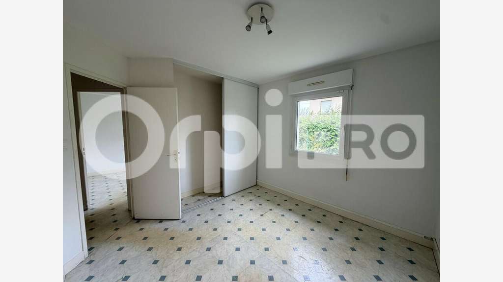 Bureau de 226m² à louer à Domérat