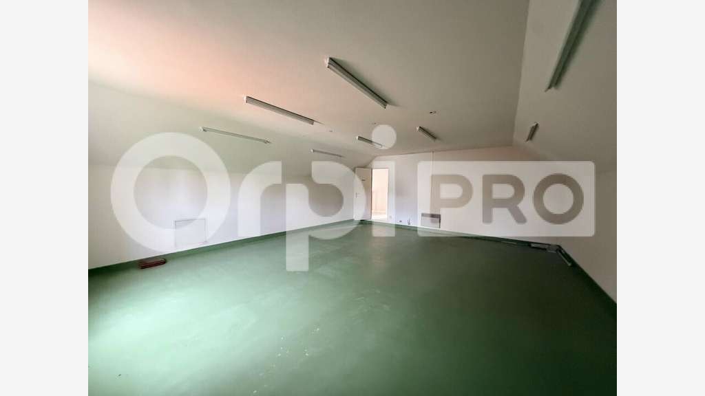 Bureau de 226m² à louer à Domérat