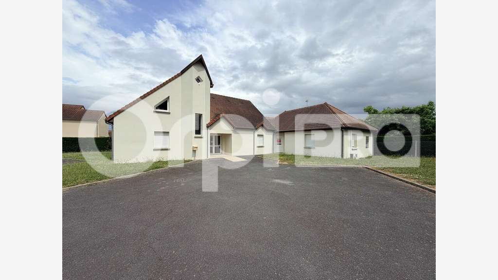 Bureau de 226m² à louer à Domérat