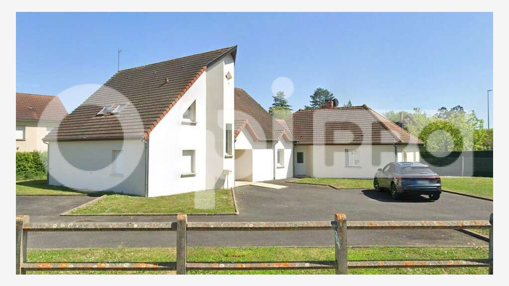 Bureau de 226m² à louer à Domérat