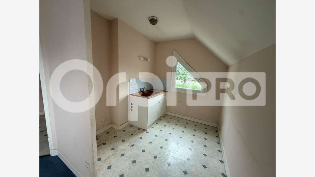 Bureau de 226m² à louer à Domérat