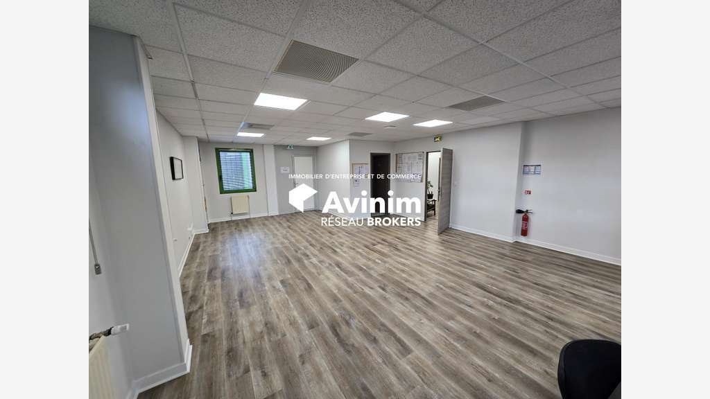 A louer bureaux 179m² à Domont  proche grands axes