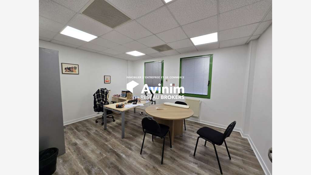 A louer bureaux 179m² à Domont  proche grands axes