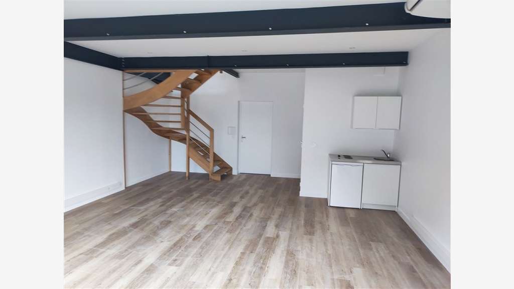 A louer cellule d'activité de 184m² à Donges