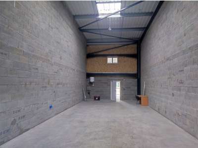 A louer cellule d'activité de 184m² à Donges