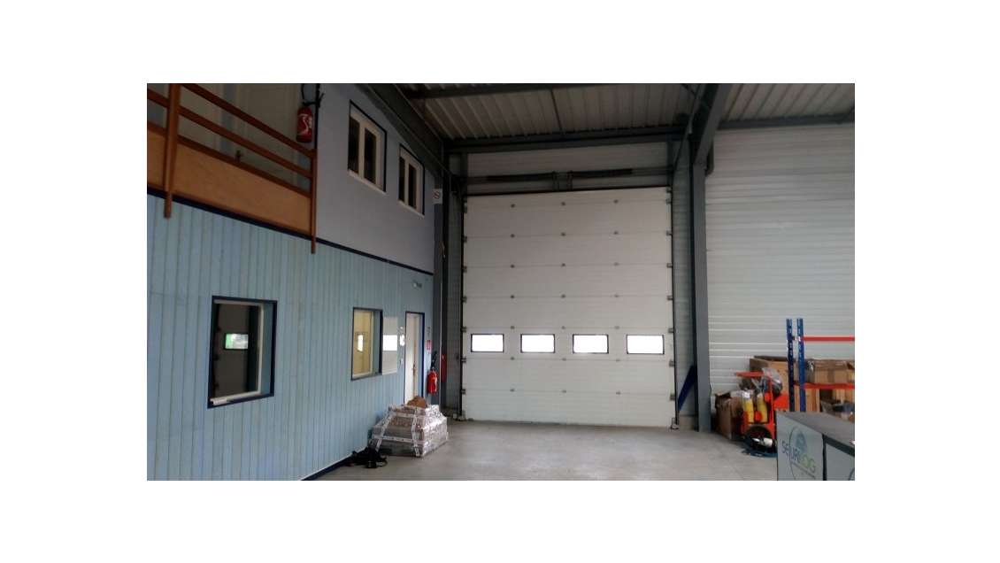 A louer local activité 325m² Donges Les Six Croix