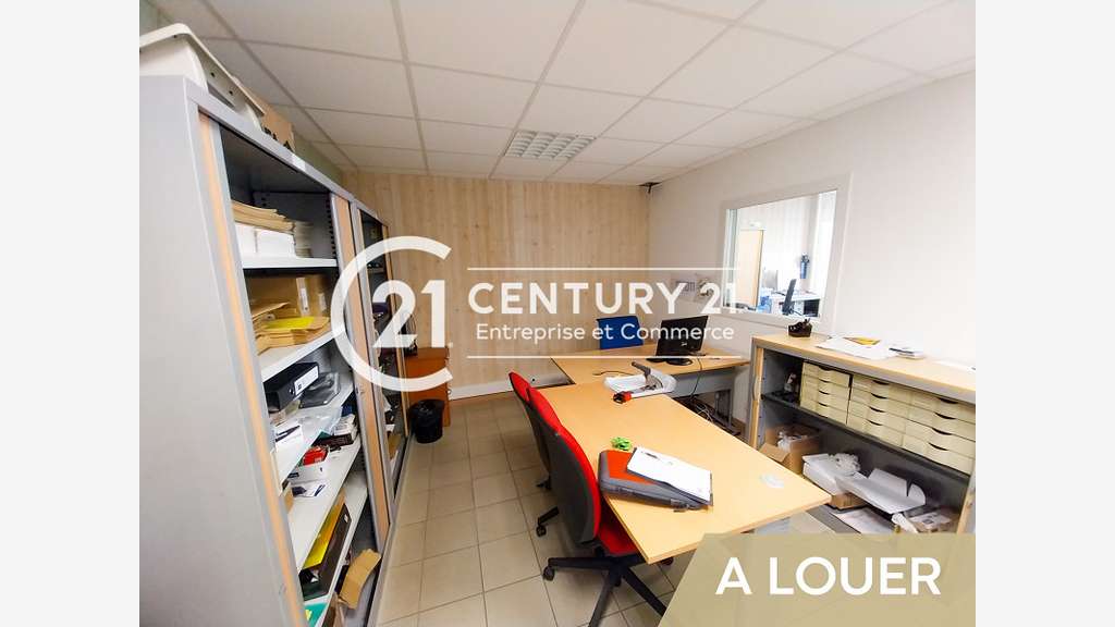 A louer local activité 325m² Donges Les Six Croix